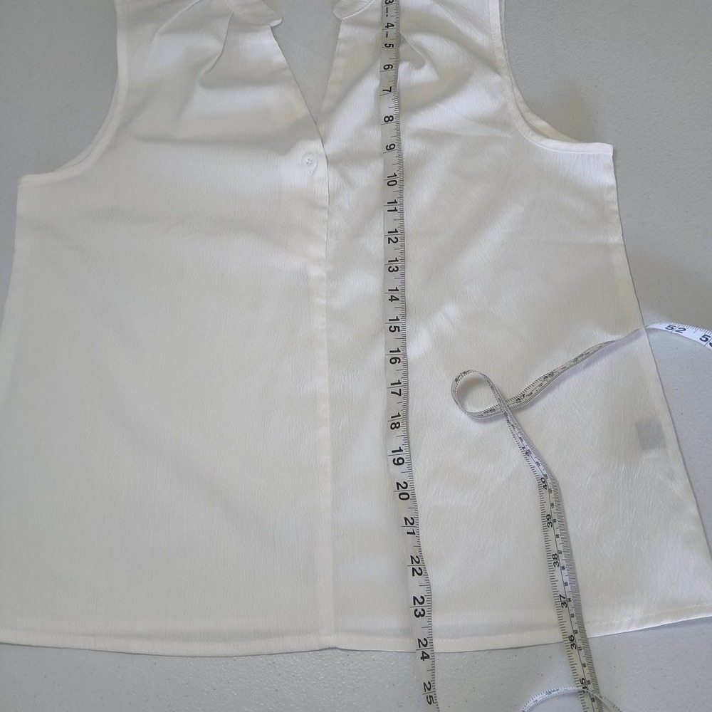 SHEIN Womens White Textured Sleeveless V-Neck Pleated Shoulder Blouse Size M - Picture 4 of 6